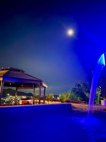 mirador_noche_alberca_luna
